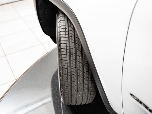 Used 2024 Jeep Grand Cherokee Altitude image 45