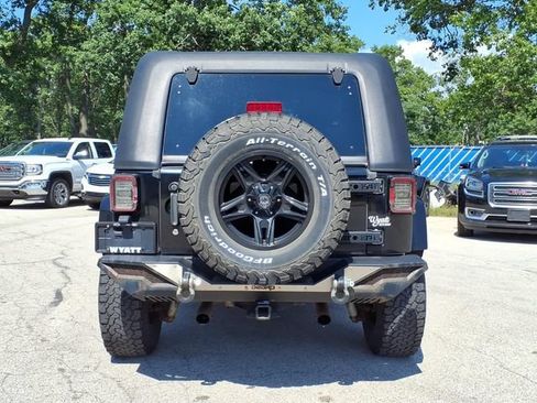 Used 2011 Jeep Wrangler Sahara AWD/4WD image 4