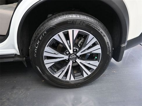 Used 2023 Nissan Rogue SV image 16