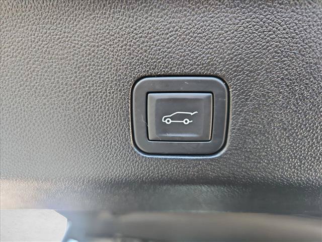 Used 2024 GMC Yukon AT4 w/ Technology Package AWD/4WD image 7