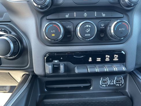 Used 2023 RAM 1500 Big Horn AWD/4WD image 14