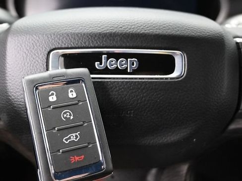 Used 2025 Jeep Grand Cherokee Limited w/ Black Appearance Package AWD/4WD image 51