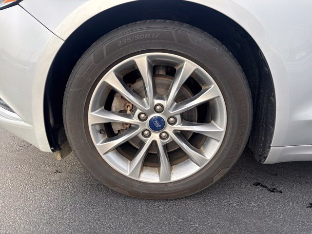 Used 2017 Ford Fusion SE w/ Fusion SE Technology Package FWD image 11