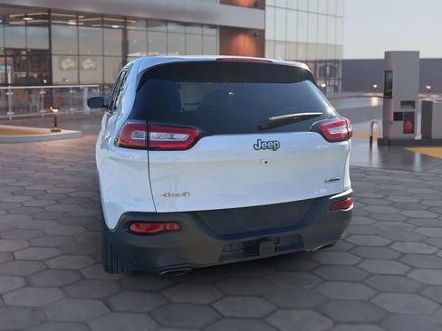 Used 2016 Jeep Cherokee Latitude w/ Cold Weather Group AWD/4WD image 9