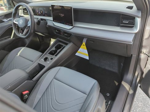 New 2026 Volkswagen Tiguan SE R-Line image 19