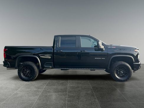 Used 2025 Chevrolet Silverado 2500 ZR2 w/ Technology Package AWD/4WD image 9