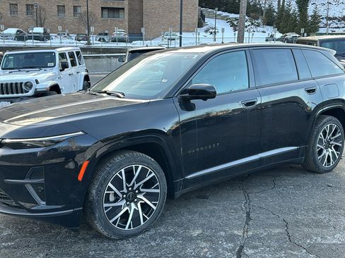 New 2025 Jeep Wagoneer S Limited AWD/4WD image 3