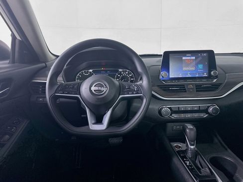 Used 2025 Nissan Altima 2.5 SV image 17