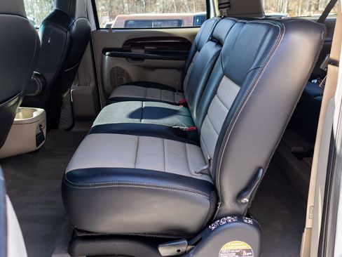 Used 2005 Ford Excursion Eddie Bauer image 22