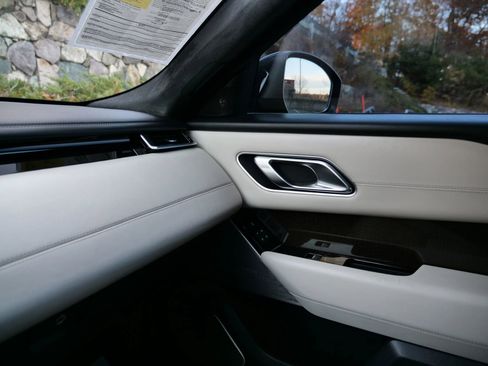 Used 2018 Land Rover Range Rover Velar R-Dynamic HSE image 21