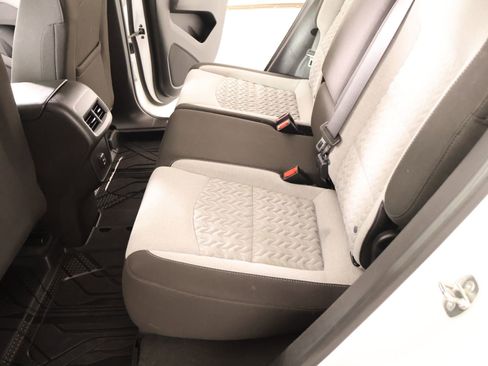 Used 2023 Chevrolet Equinox LT w/ Driver Convenience Package image 12