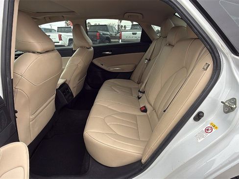 Used 2019 Toyota Avalon XLE image 15