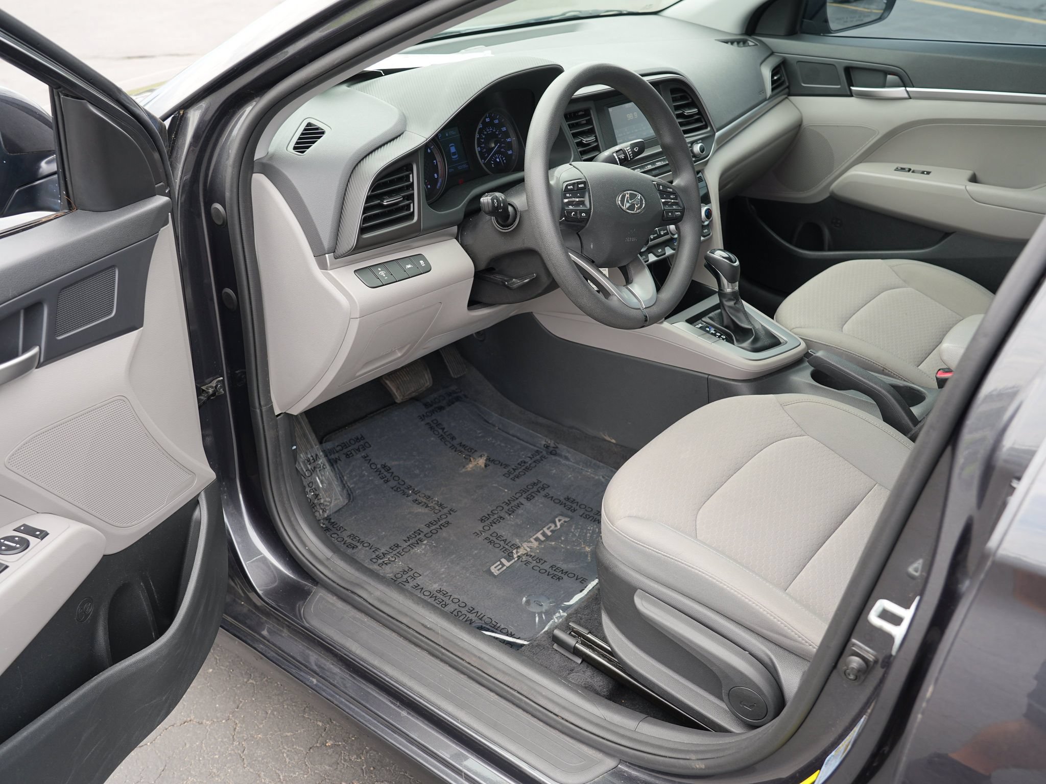 Used 2020 Hyundai Elantra SE FWD image 14