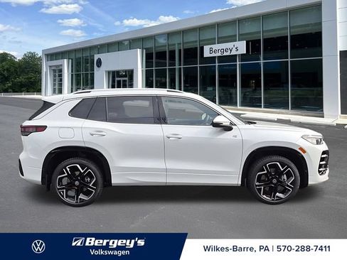 New 2026 Volkswagen Tiguan SEL R-Line AWD/4WD image 4
