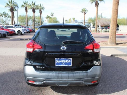 Used 2019 Nissan Kicks S image 4