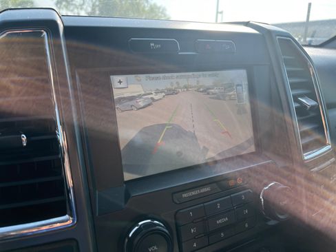 Used 2018 Ford F250 XLT w/ XLT Premium Package AWD/4WD image 24