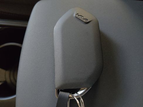 Used 2025 Kia K4 FWD image 32