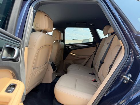Certified 2022 Porsche Macan S AWD/4WD image 19