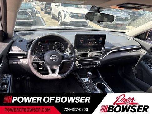 Used 2023 Nissan Altima 2.5 SR w/ SR Premium Package FWD image 11
