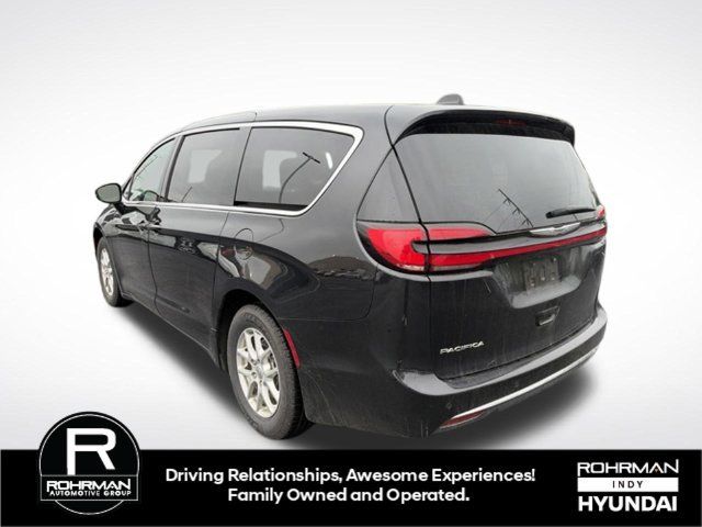 Used 2024 Chrysler Pacifica Touring-L FWD image 8