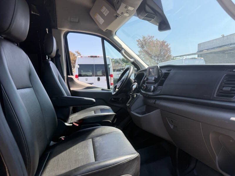 Used 2025 Ford Transit 250 148 Medium Roof RWD image 9