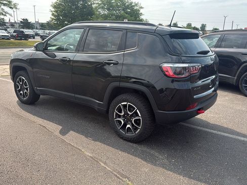 Used 2025 Jeep Compass Trailhawk AWD/4WD image 4