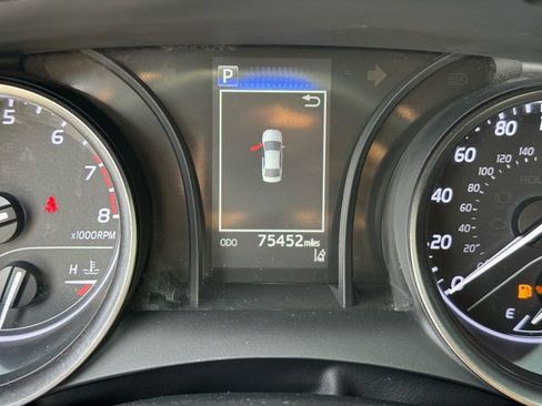 Used 2022 Toyota Camry SE image 19