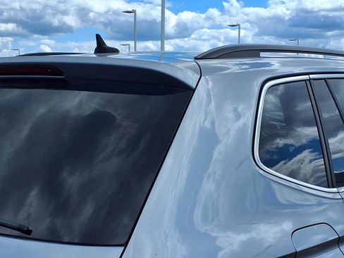 Used 2020 Volkswagen Tiguan SE image 26