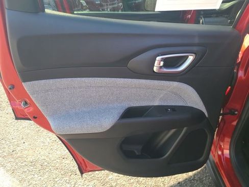 Used 2025 Jeep Compass Sport image 18