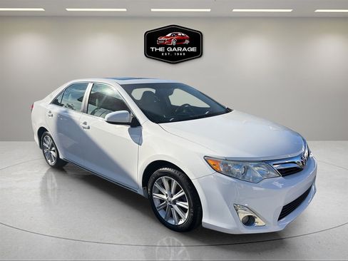 Used 2014 Toyota Camry XLE image 7
