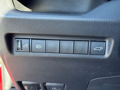 Used 2020 Toyota RAV4 XLE Premium image 29