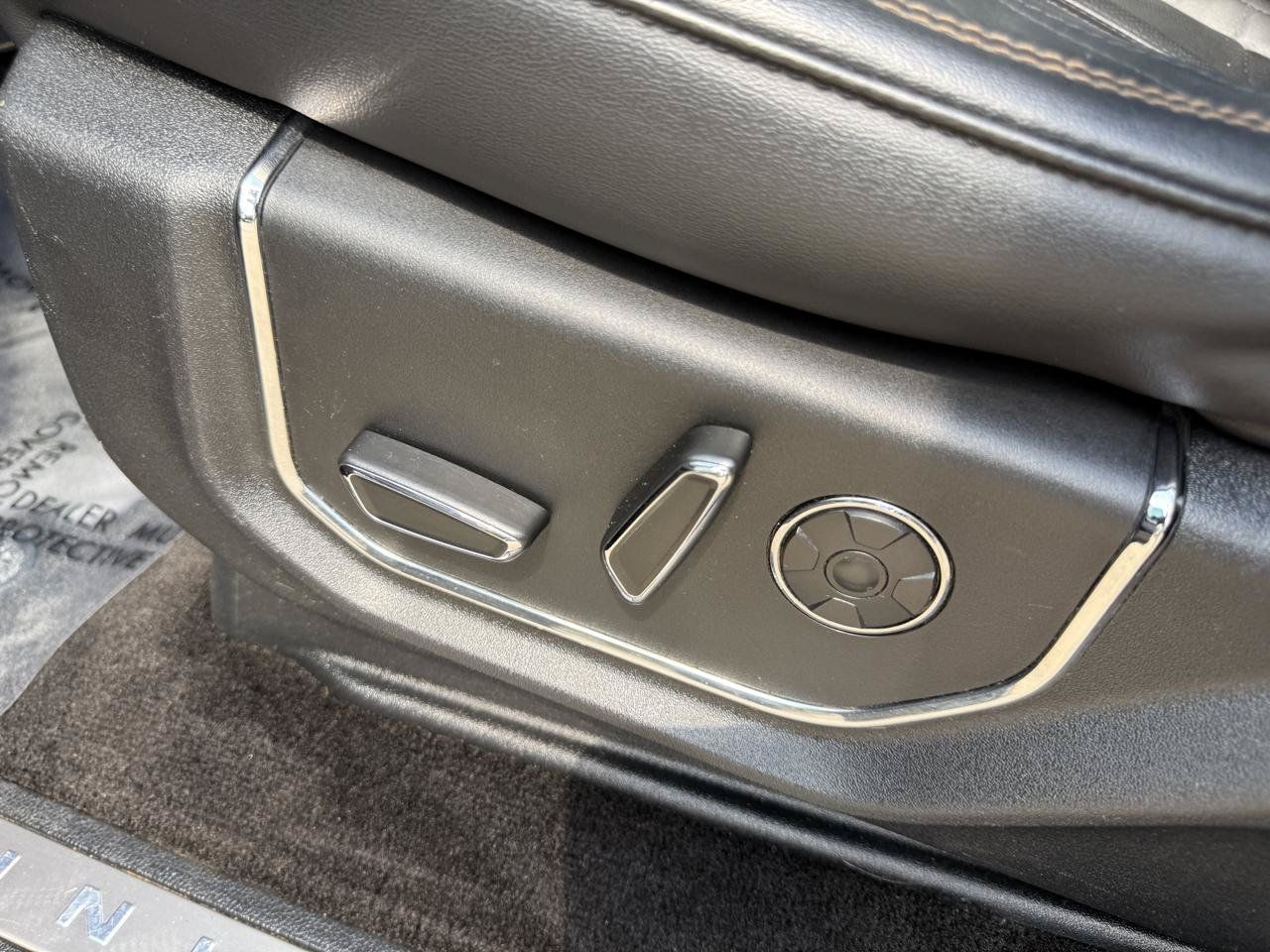Used 2018 Ford Expedition Platinum AWD/4WD image 16