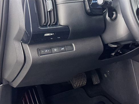Used 2025 Nissan Pathfinder SV AWD/4WD image 17