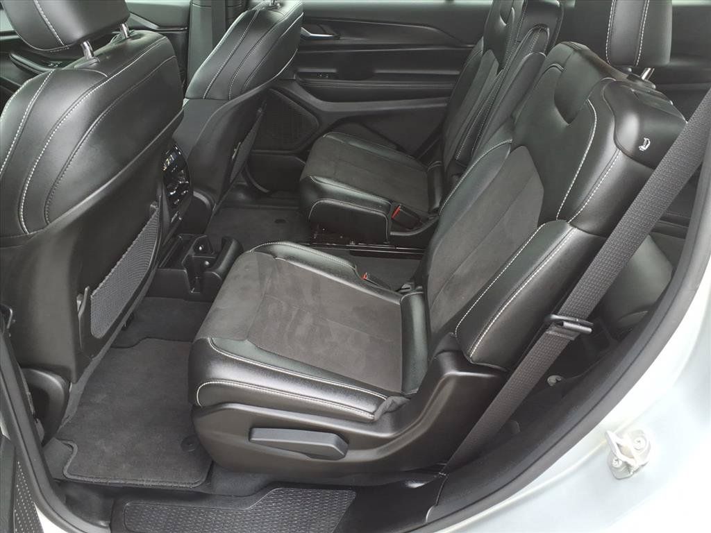 Used 2025 Jeep Grand Cherokee L Altitude AWD/4WD image 13