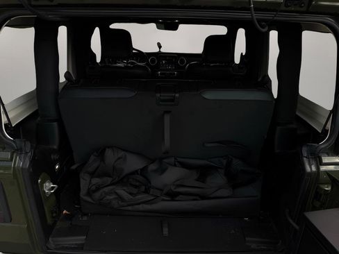 Used 2022 Jeep Wrangler Rubicon AWD/4WD image 9