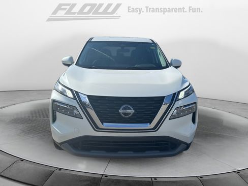 Used 2023 Nissan Rogue SV image 3