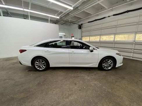 Used 2022 Toyota Avalon XLE image 7