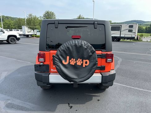 Used 2015 Jeep Wrangler Unlimited Sahara w/ Dual Top Group AWD/4WD image 6
