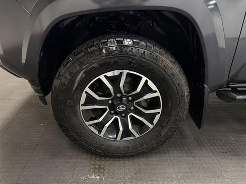 Used 2022 Toyota Tacoma TRD Sport w/ Technology Package image 10