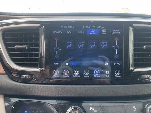 Used 2017 Chrysler Pacifica Touring w/ Tire & Wheel Group image 24