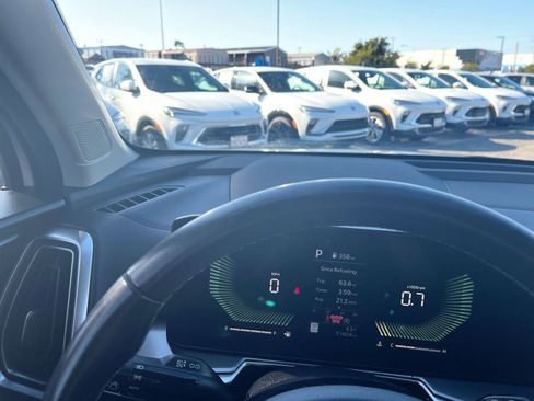 Used 2024 Kia Sorento S image 36