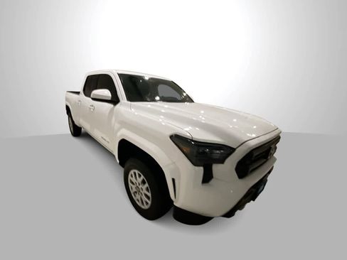 Certified 2025 Toyota Tacoma SR5 image 2