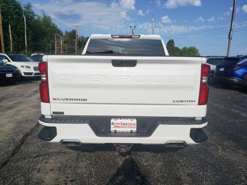 Used 2020 Chevrolet Silverado 1500 Custom w/ Custom Value Package AWD/4WD image 6
