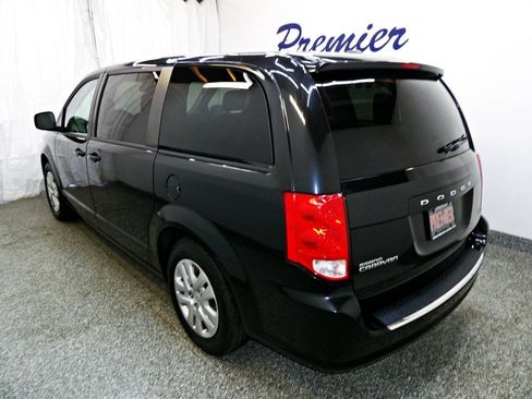 Used 2018 Dodge Grand Caravan SE w/ UConnect Hands-Free Group FWD image 4