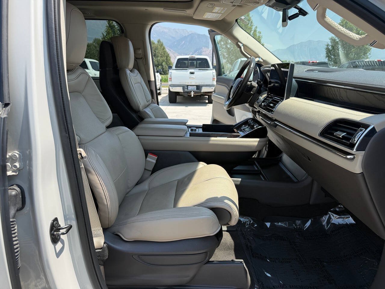 Used 2022 Lincoln Navigator Reserve AWD/4WD image 26