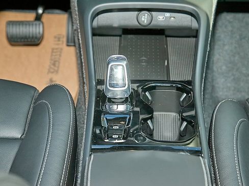 New 2026 Volvo XC40 B5 Plus w/ Protection Package Premier image 28