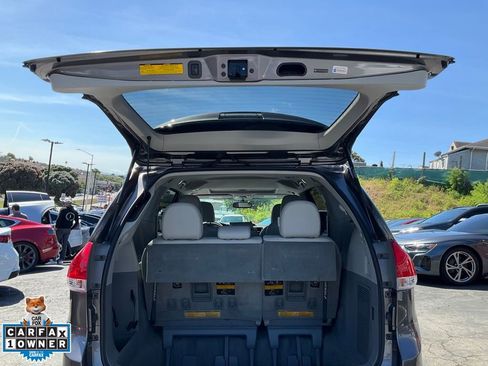 Used 2014 Toyota Sienna XLE image 9