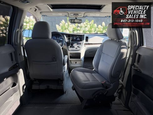 Used 2016 Toyota Sienna XLE FWD image 33