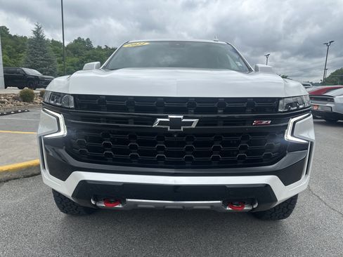 Used 2024 Chevrolet Tahoe Z71 w/ Luxury Package AWD/4WD image 3