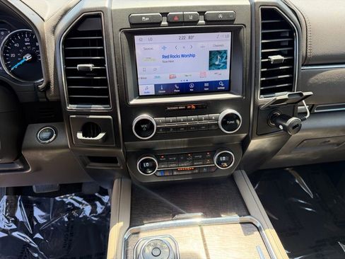 Used 2020 Ford Expedition Limited image 22